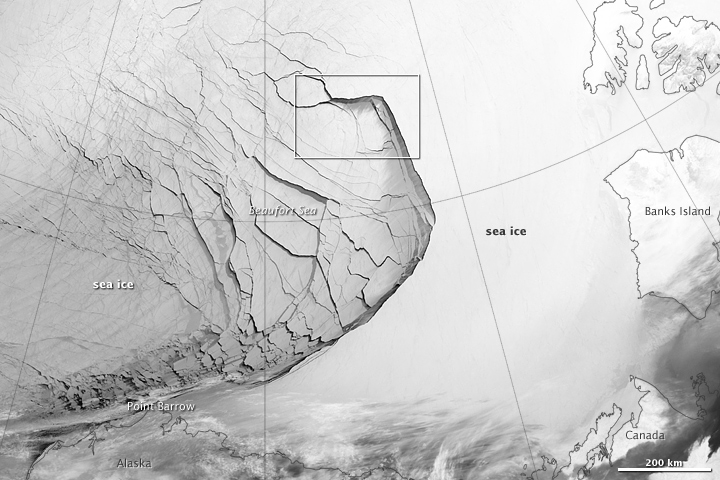 Extensive Ice Fractures in the Beaufort Sea