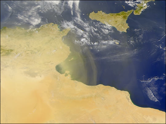 Dust Streams from Tunisia