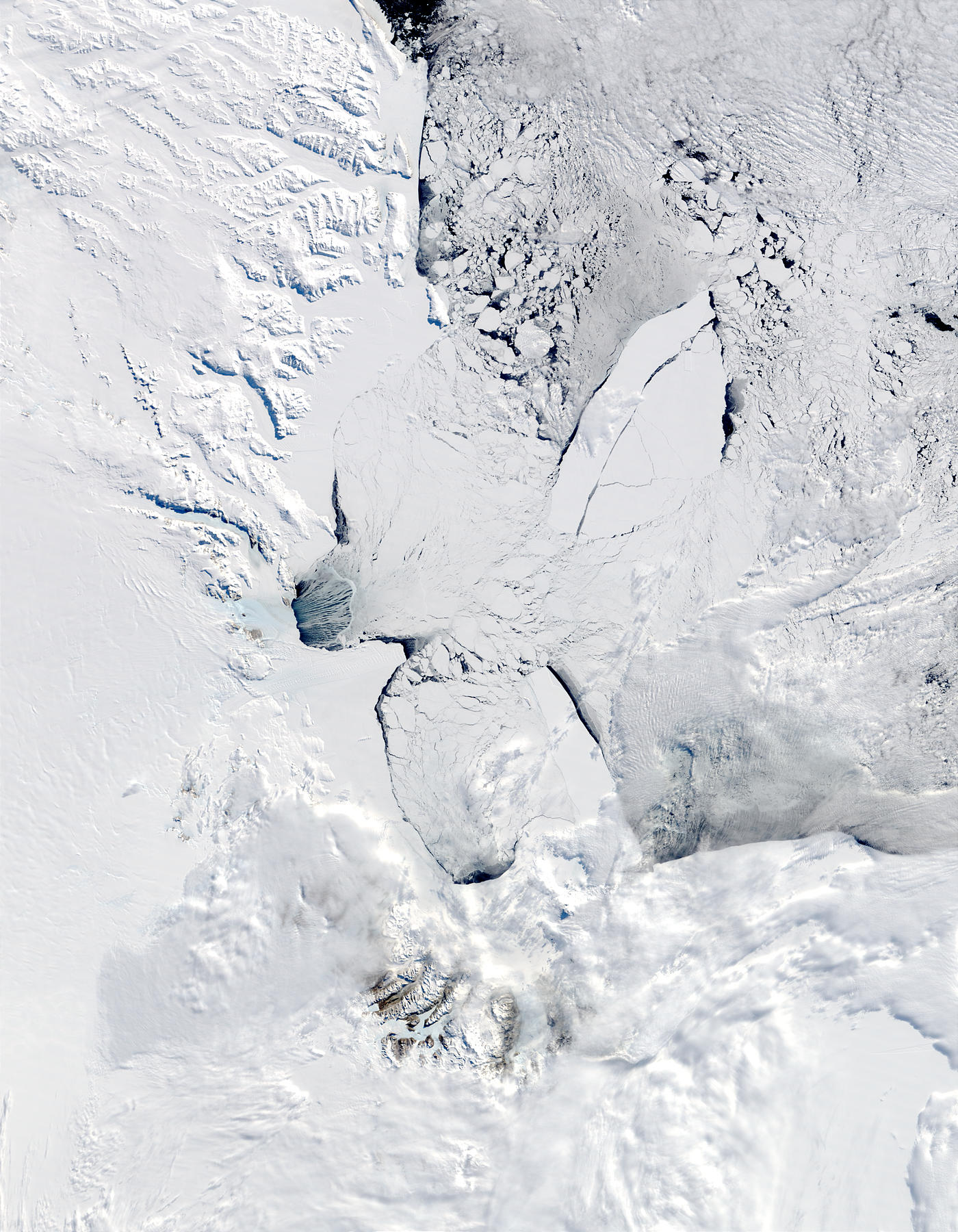 B-15A and C-19 icebergs in the Ross Sea, Antarctica - related image preview