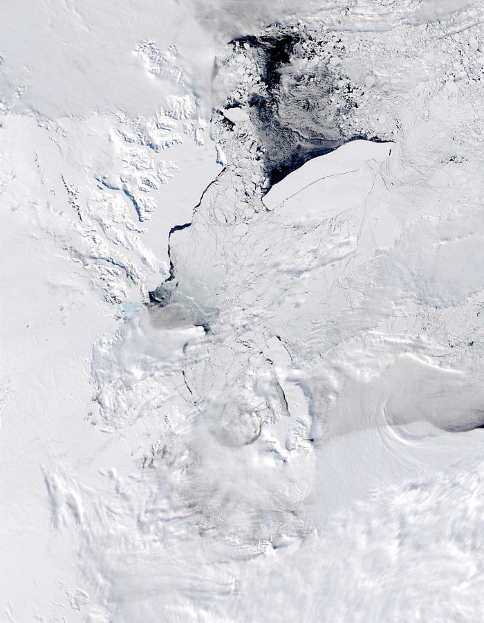 B-15A and C-19 icebergs in the Ross Sea, Antarctica - related image preview