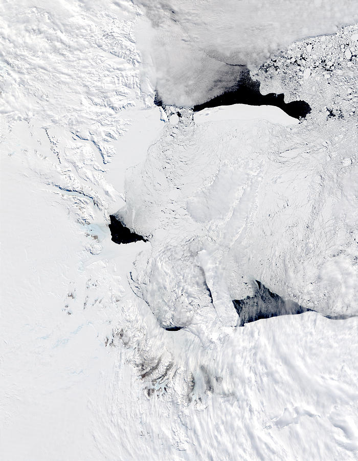 B-15A and C-19 icebergs in the Ross Sea, Antarctica - related image preview