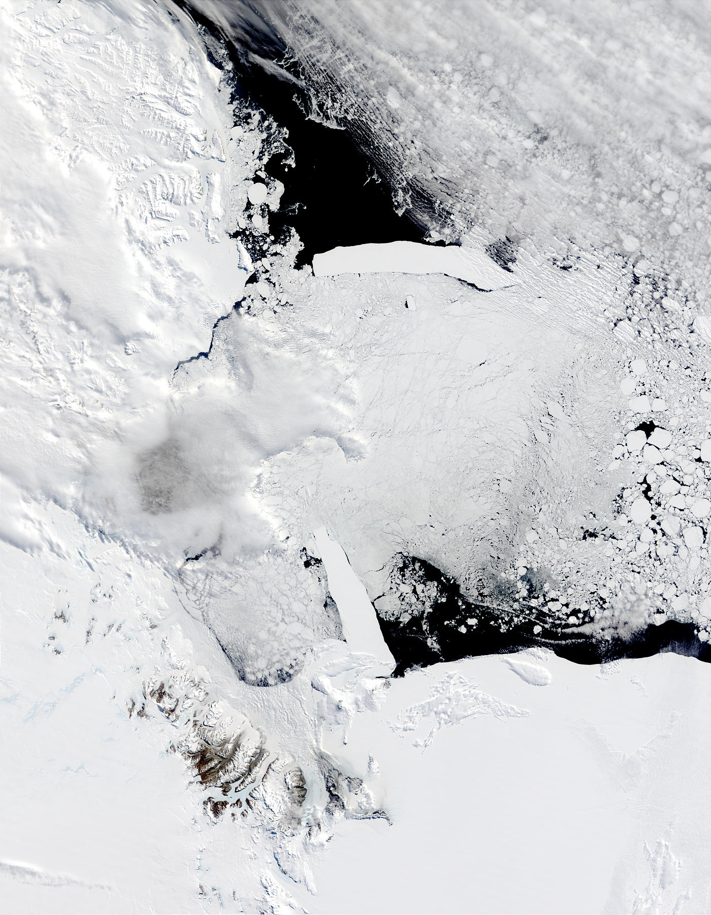 B-15A and C-19 icebergs in the Ross Sea, Antarctica - related image preview