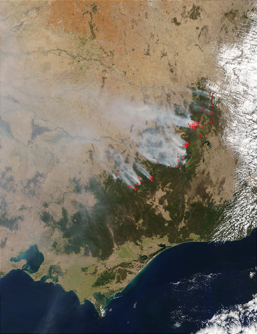 Fires and smoke in Southeast Australia - related image preview