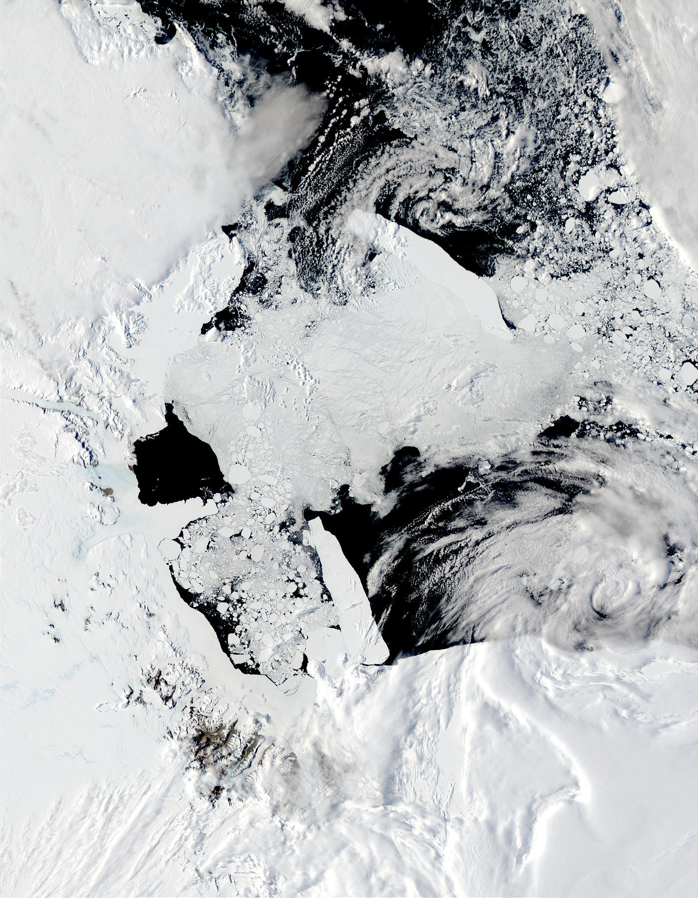 B-15A and C-19 icebergs in the Ross Sea, Antarctica - related image preview
