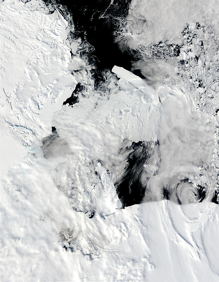 B-15A and C-19 icebergs in the Ross Sea, Antarctica - related image preview