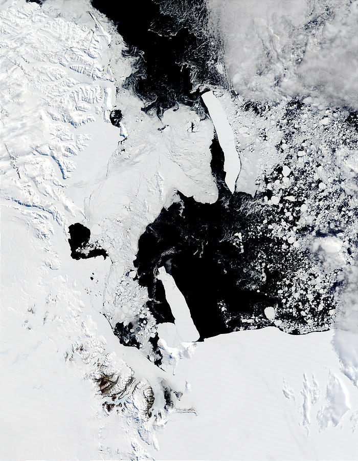 B-15A and C-19 icebergs in the Ross Sea, Antarctica - related image preview