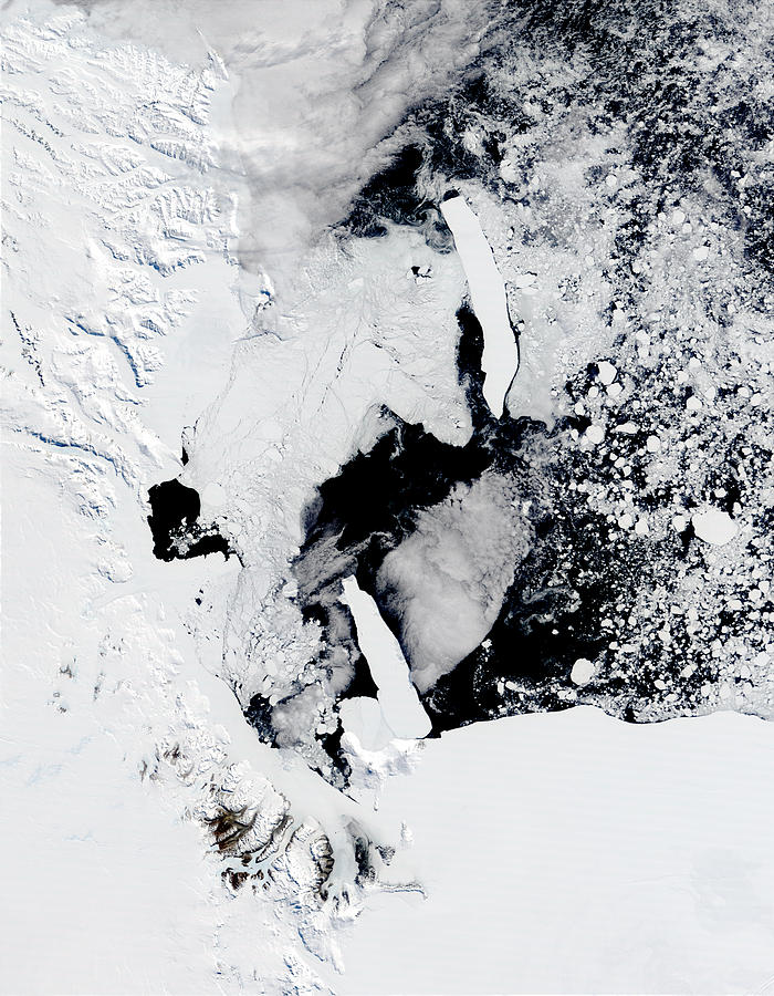 B-15A and C-19 icebergs in the Ross Sea, Antarctica - related image preview