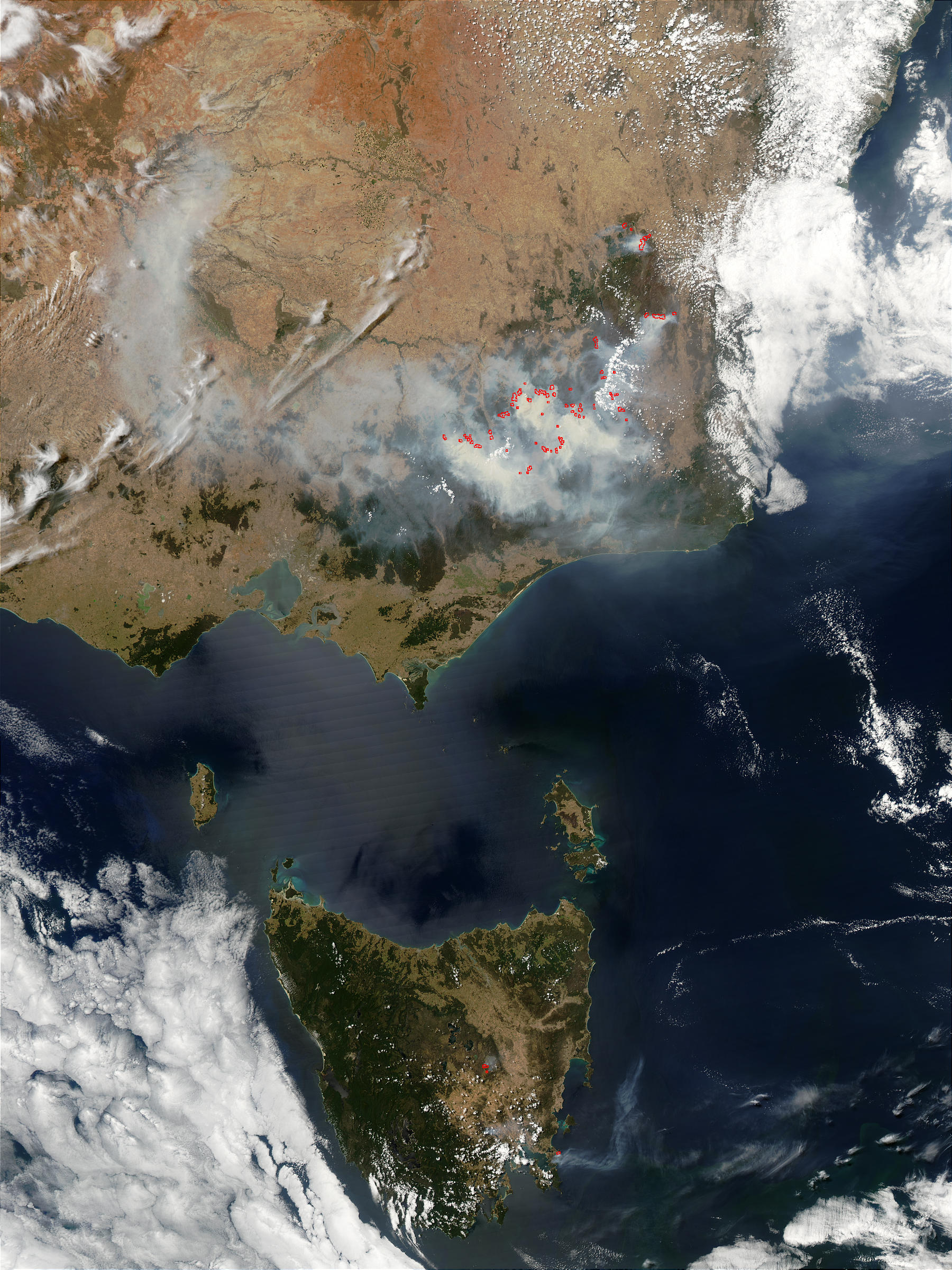 Fires and smoke in Southeast Australia and Tasmania - related image preview