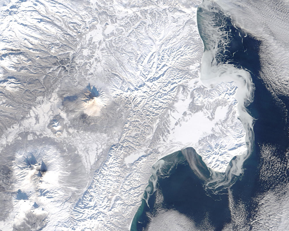 Ash plume on Kamchatka Peninsula, eastern Russia (true color) - related image preview