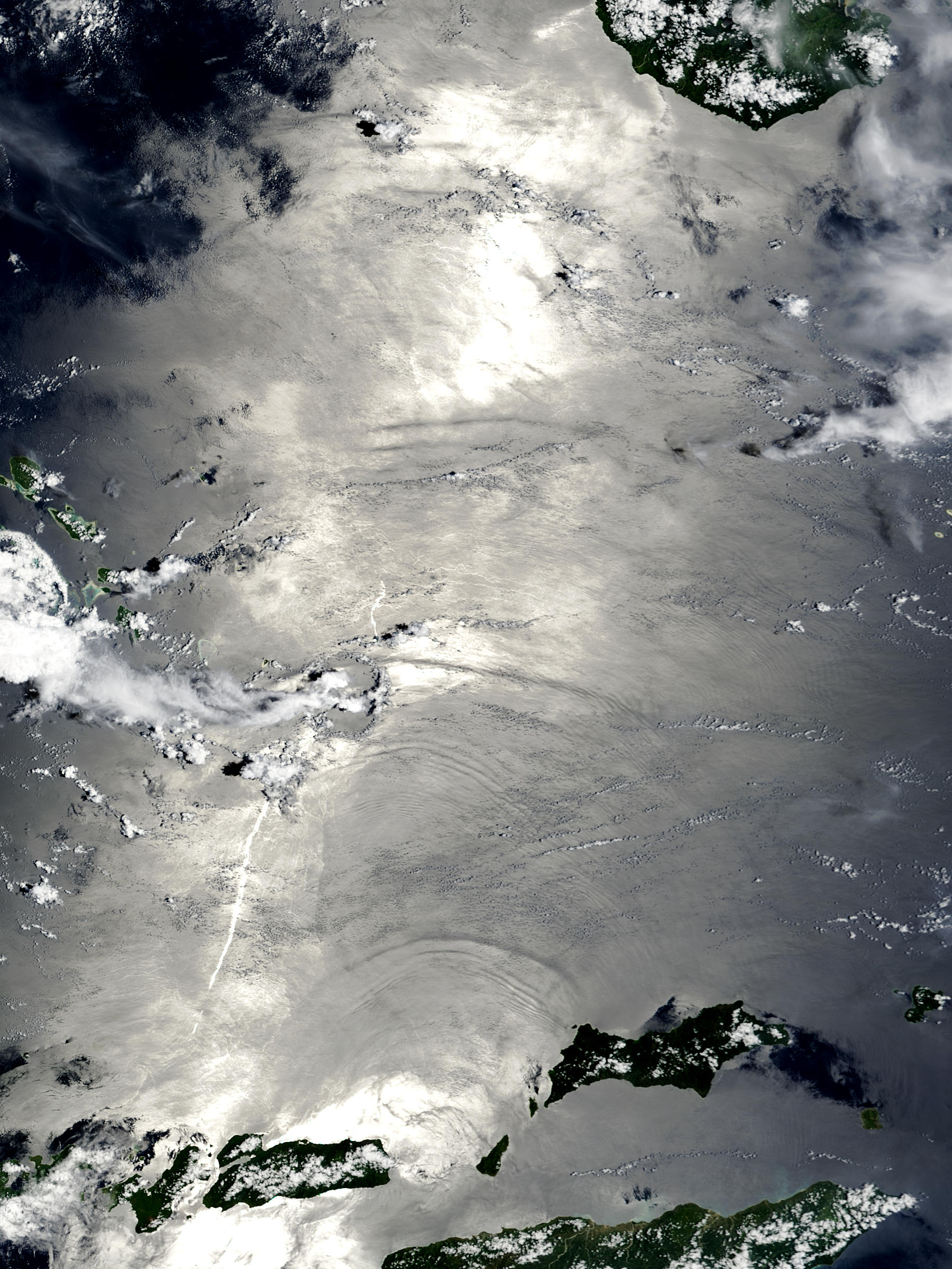 Internal waves in the Banda Sea, Indonesia (morning overpass) - related image preview