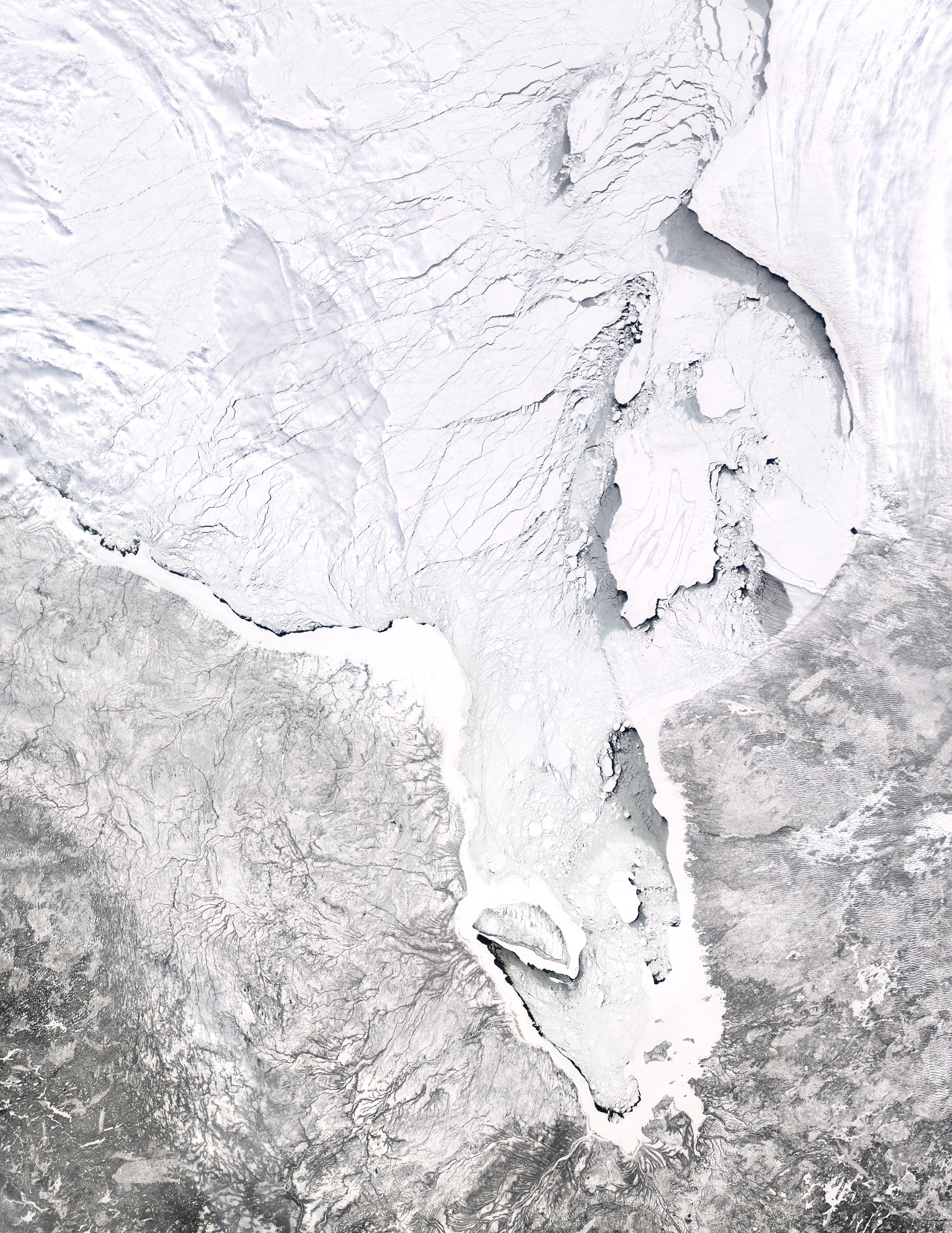 Ice breaking up in Hudson Bay, Canada - related image preview