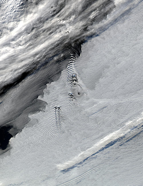 Ship-wave-shape wave clouds induced by South Sandwich Islands - related image preview