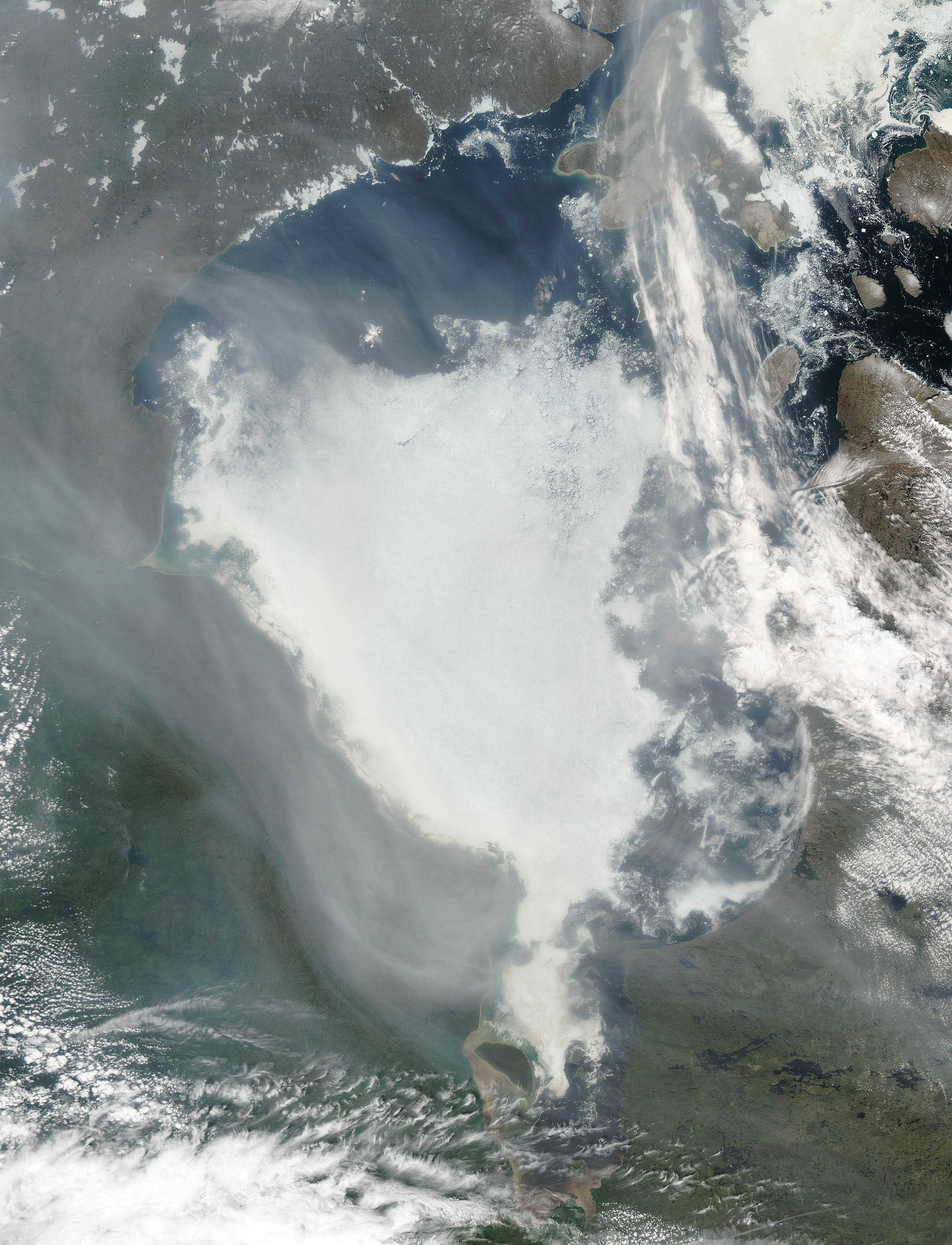 Smoke from Alaskan fires across Hudson Bay, Canada - related image preview