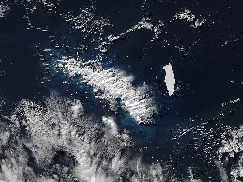 Fracture appearing in Iceberg A-38B off South Georgia - related image preview