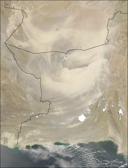 Massive Dust Storm in Pakistan