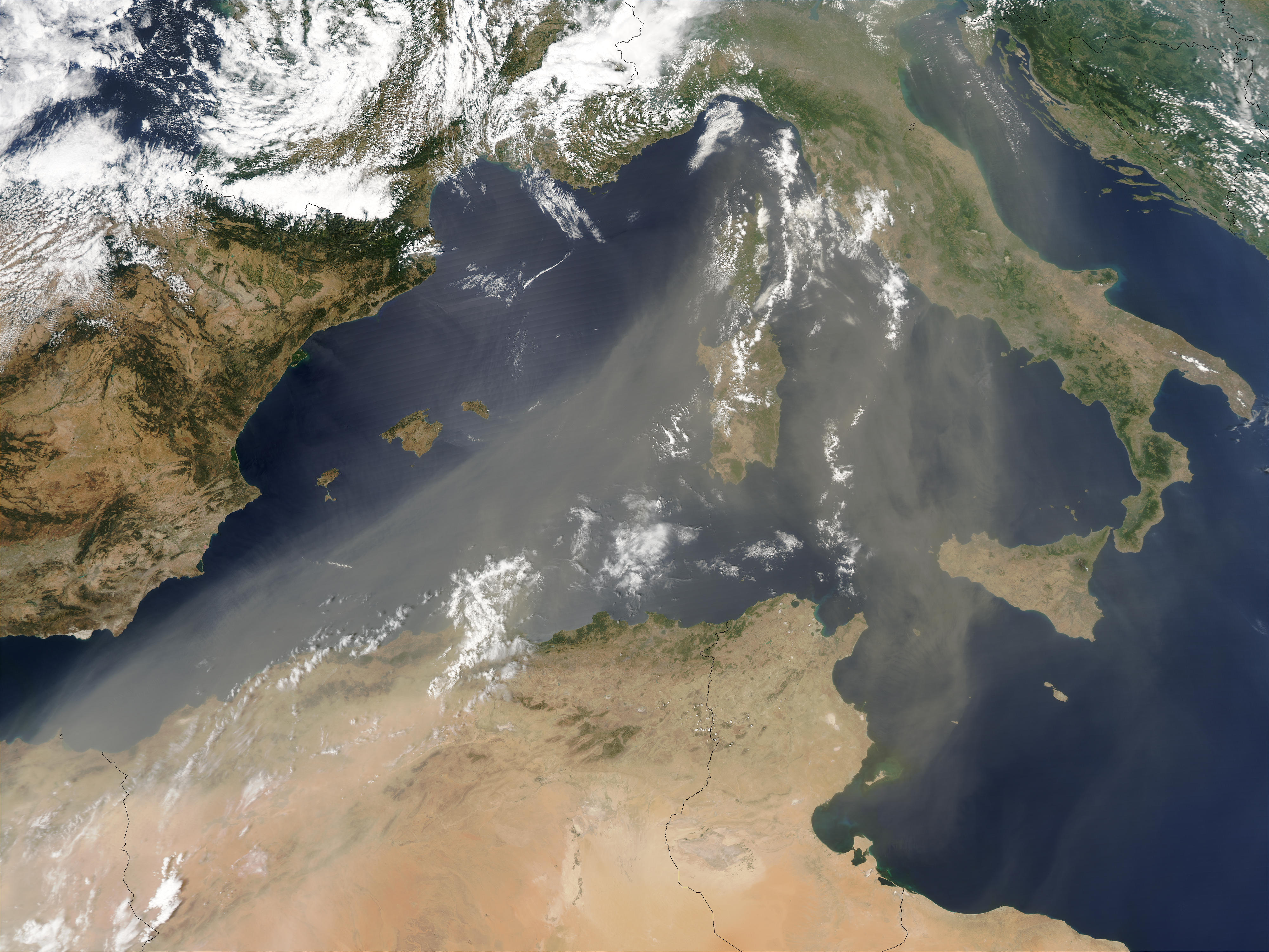 Saharan Dust over Italy - related image preview
