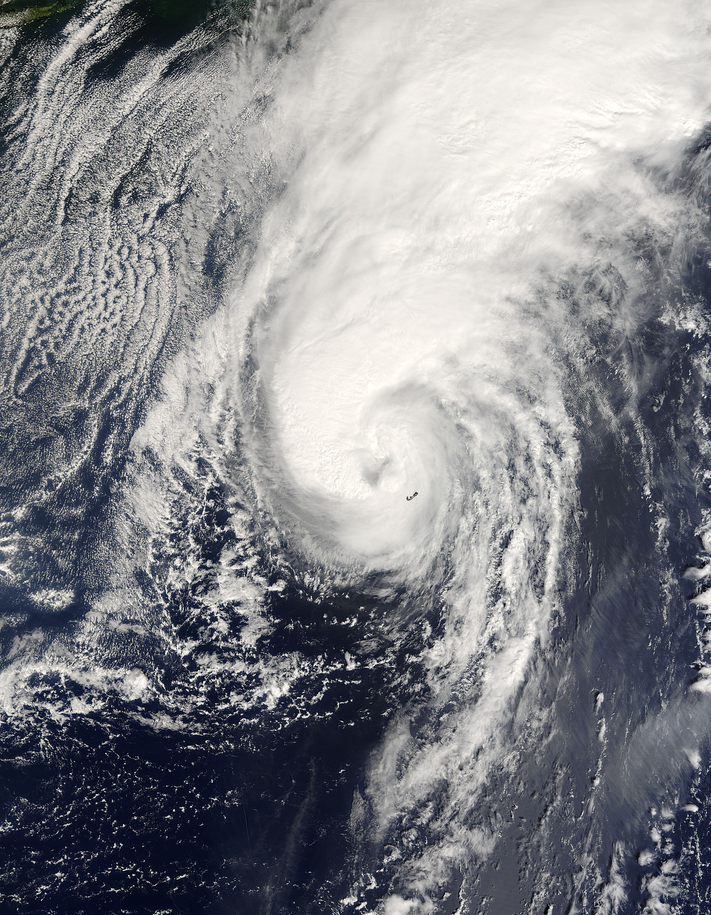Hurricane Florence (06L) over Bermuda - related image preview