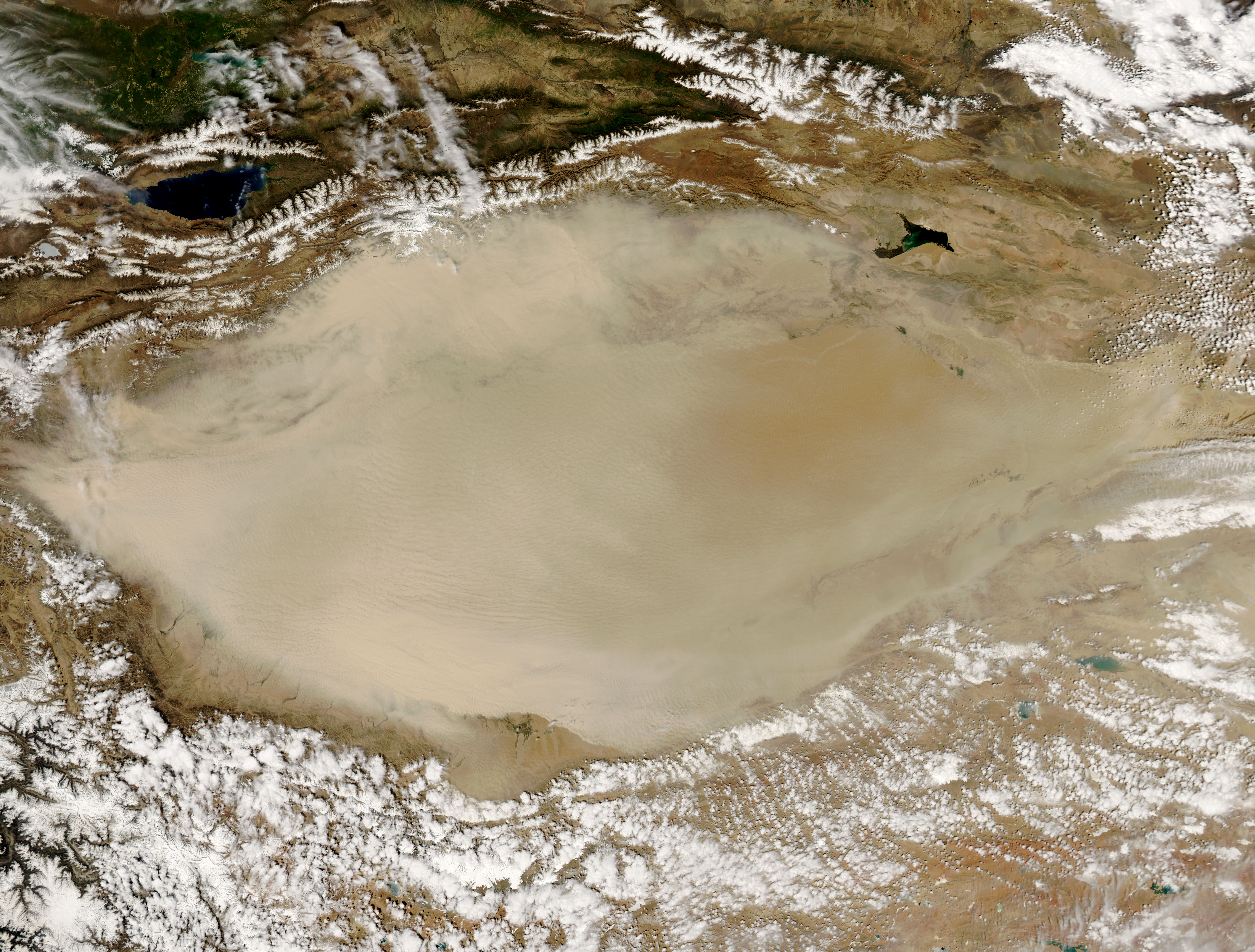 Dust storm in Taklimakan Desert, Western China - related image preview