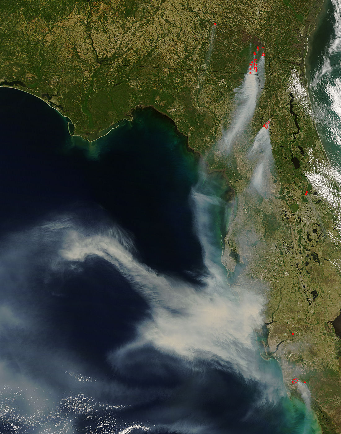 Smoke from fires in Georgia and Florida - related image preview