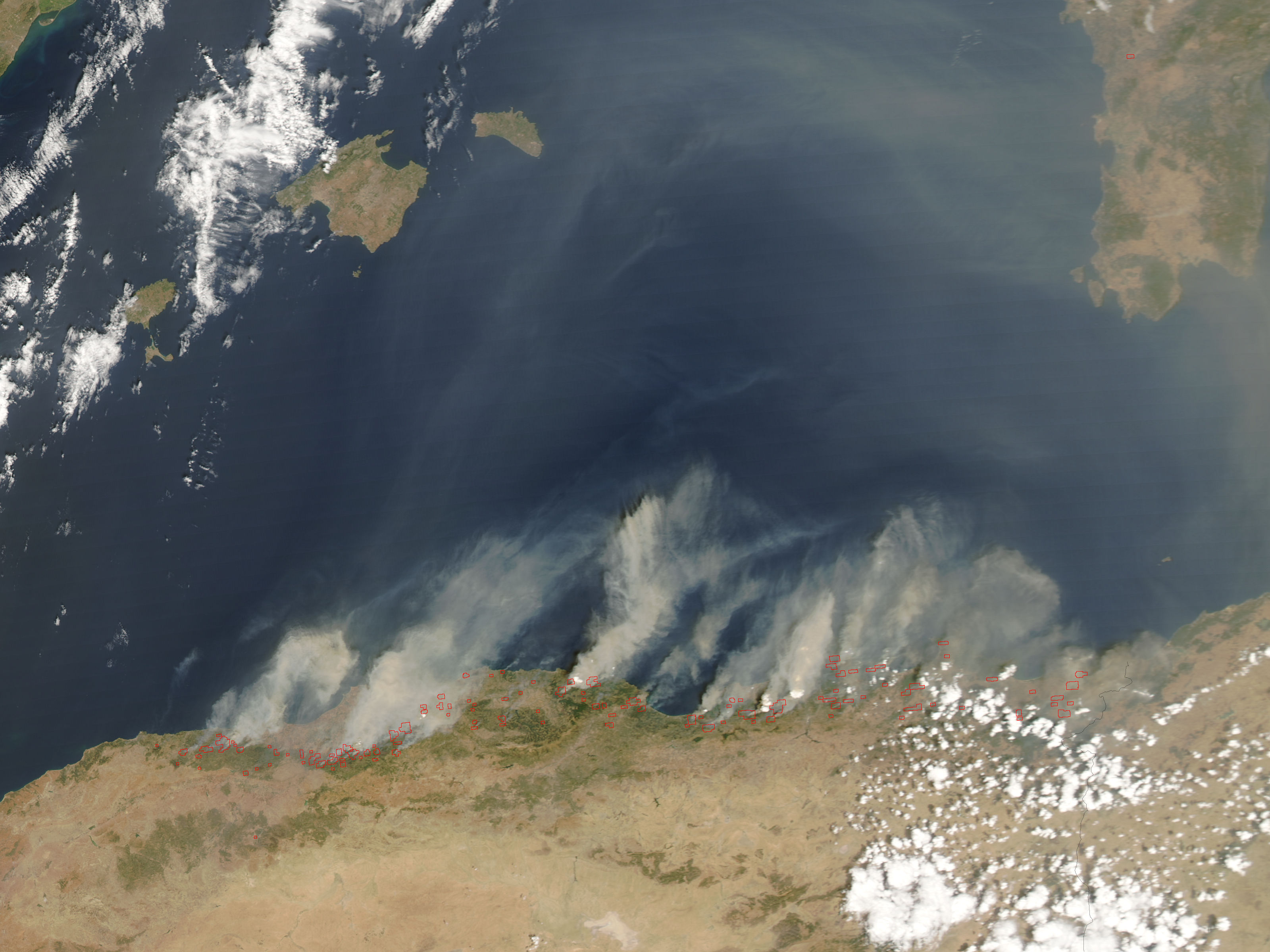 Fires and smoke in Algeria - related image preview