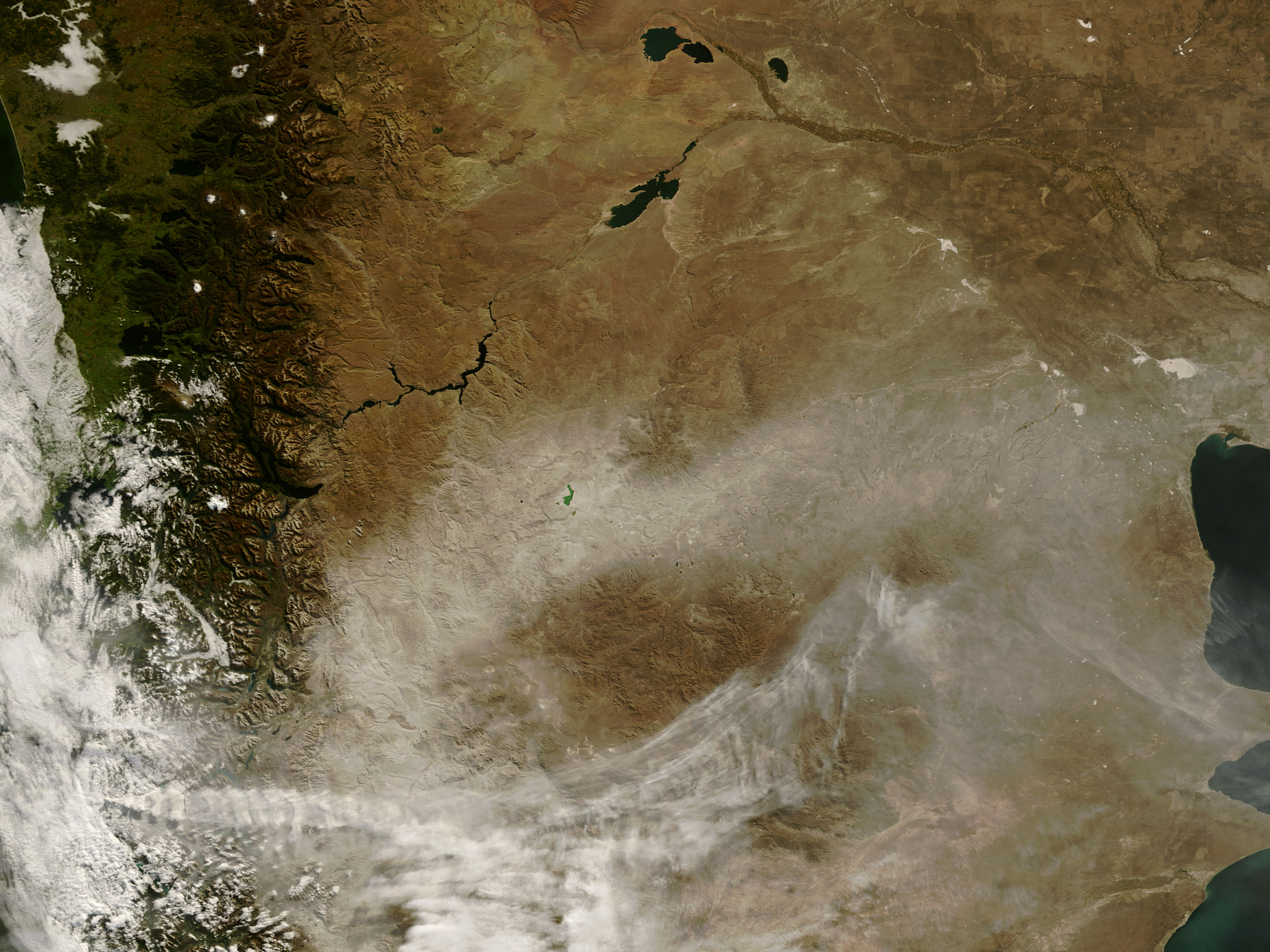Plume and ash on ground from Chaiten volcano, Chile - related image preview