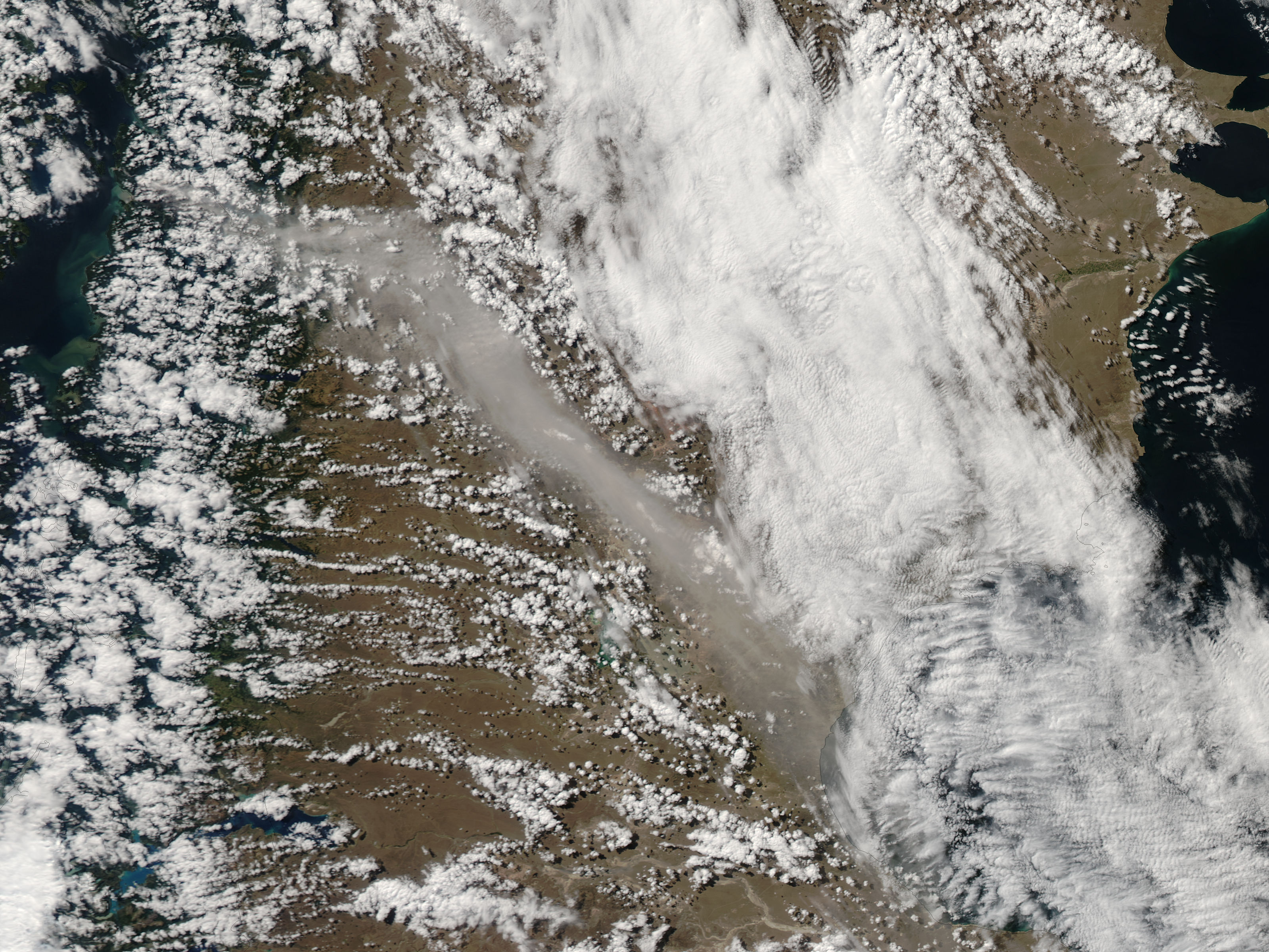 Ash plume from eruption of Chaiten volcano, Chile - related image preview