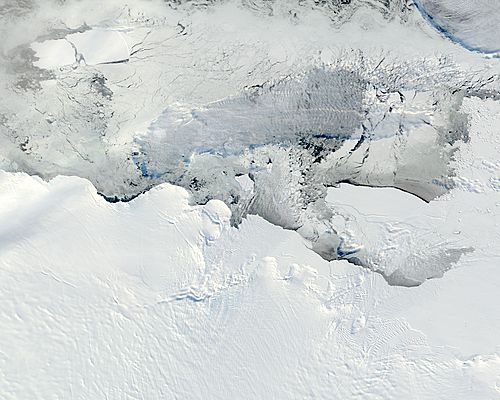 Iceberg C28 (former Mertz Glacier tongue) and Iceberg B9B - related image preview