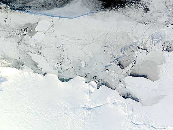 Iceberg C28 (former Mertz Glacier tongue) and Iceberg B9B - related image preview