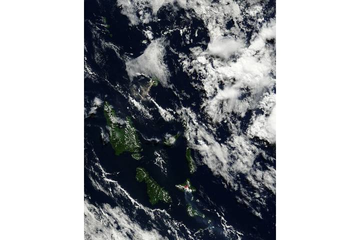 Plumes from Gaua and Ambrym Volcanoes, Vanuatu