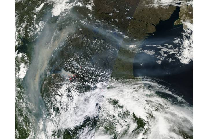 Smoke and fires in northern Canada - related imagethumbnail