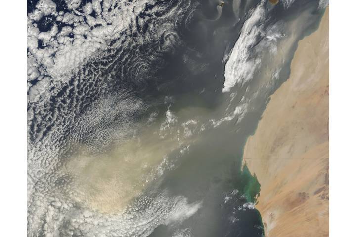Dust storm off West Africa - related imagethumbnail