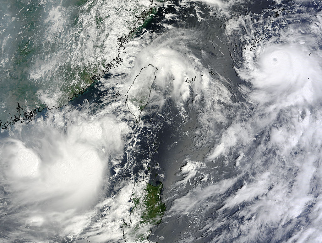 Tropical Storm Lionrock (07W), Tropical Storm Namtheun (09W), and Typhoon Kompasu (08W) off the Asia - related image preview