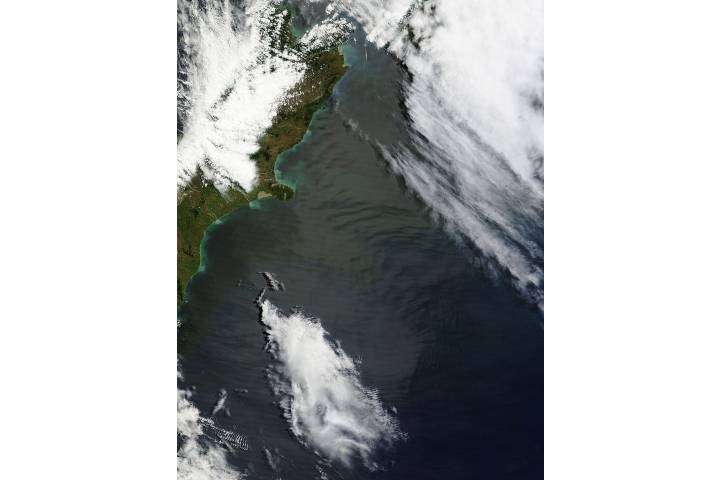 Atmospheric gravity waves off South Island, New Zealand - selected image