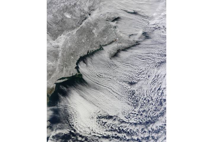 Cloud streets off eastern United States and Canada