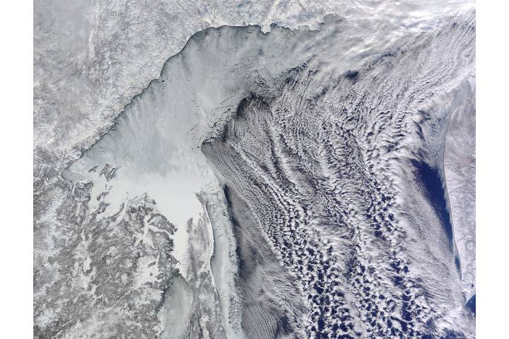 Ice and cloud streets in the Sea of Okhotsk