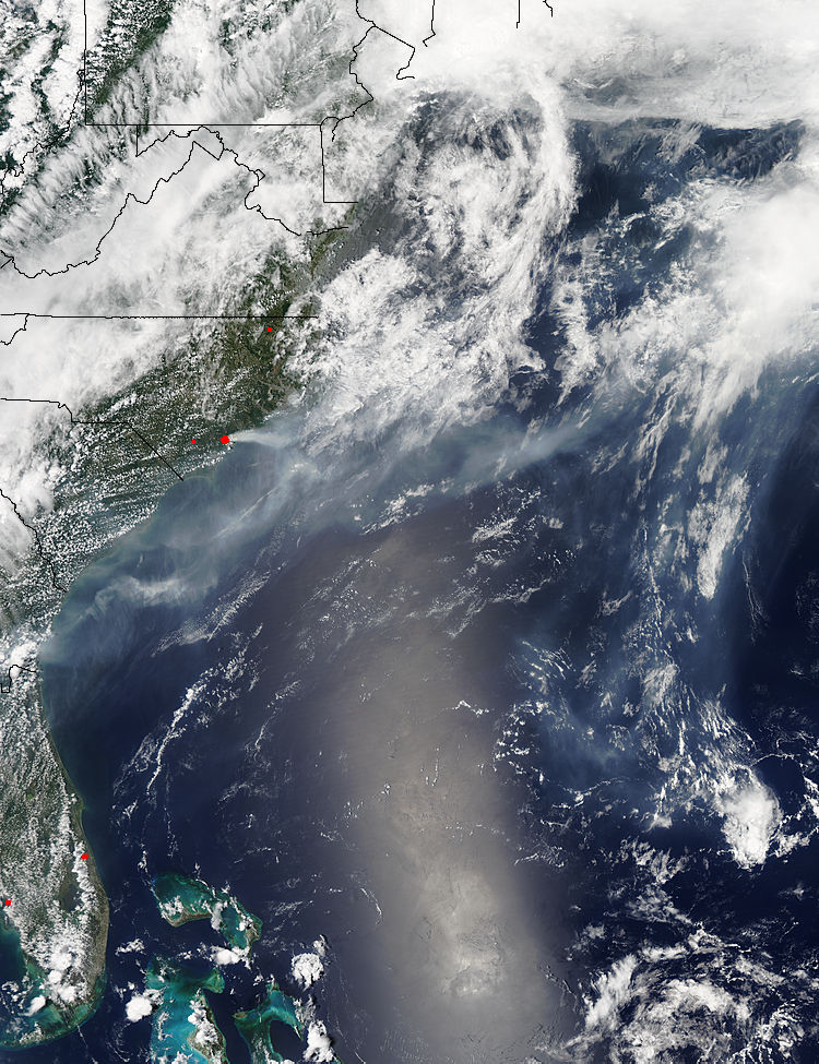 Smoke from southeastern US fires over the Atlantic Ocean - related image preview