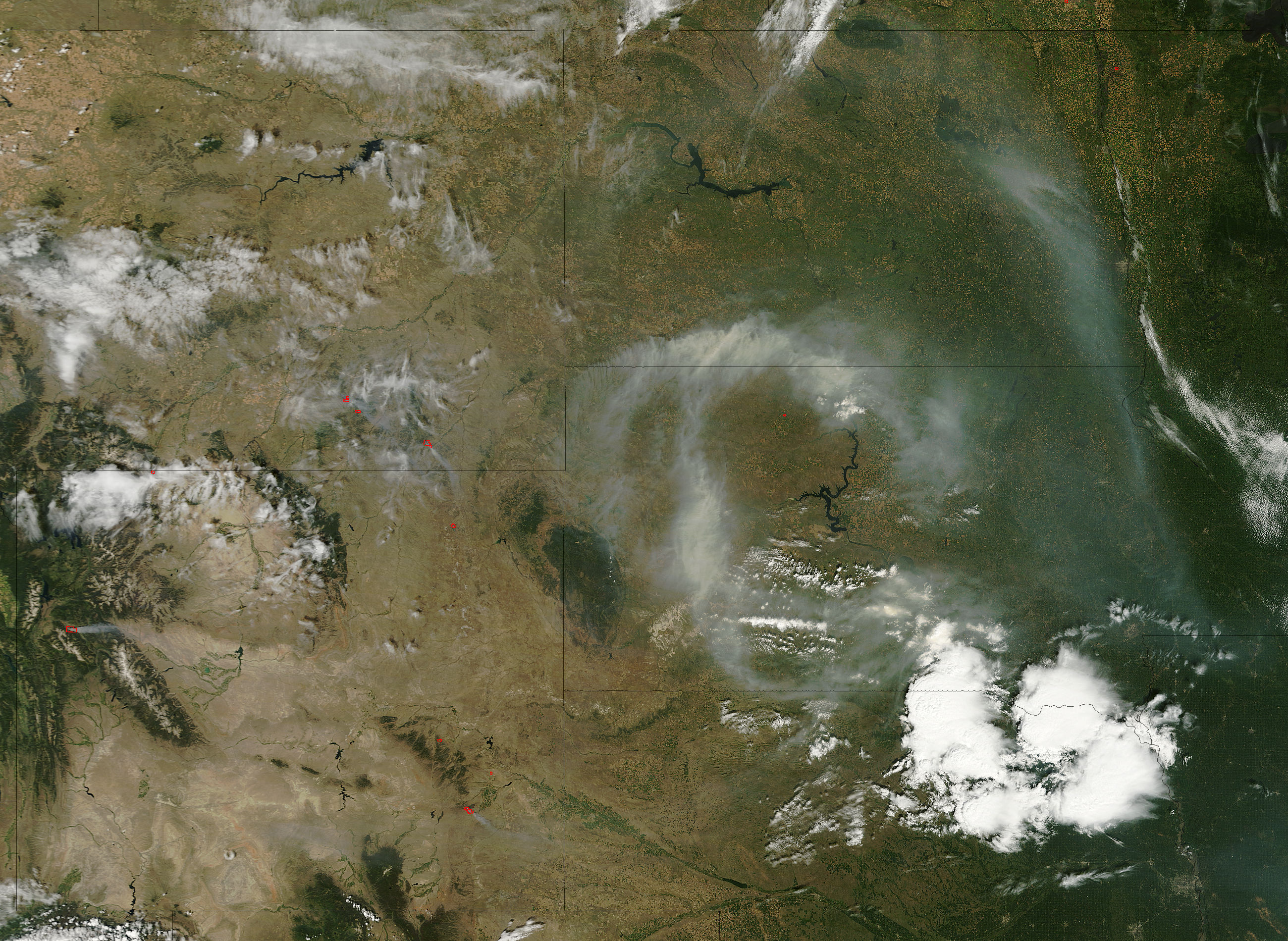 Smoke and fires in north central United States - related image preview