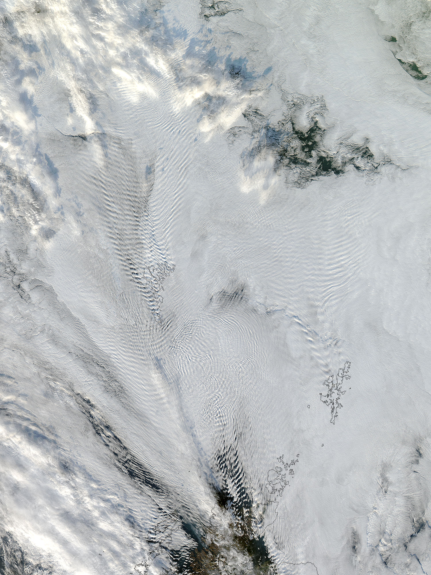 Ship-wave-shape wave clouds in the North Sea - related image preview