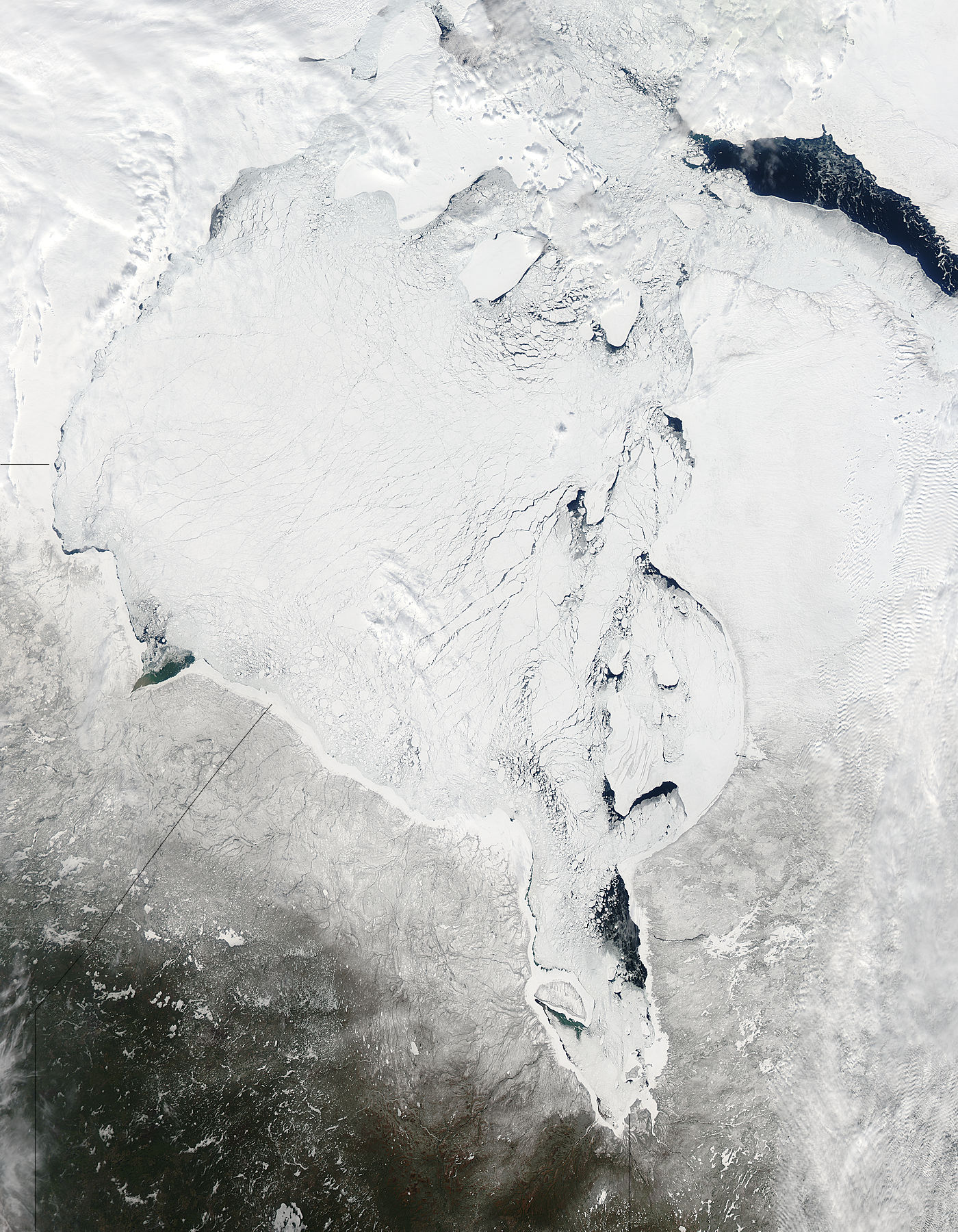 Ice breaking up in Hudson Bay - related image preview