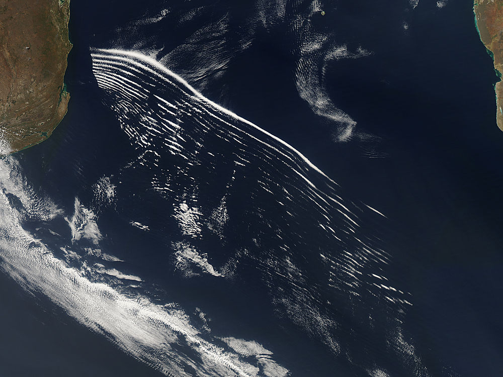 Atmospheric gravity waves over the Mozambique Channel - related image preview