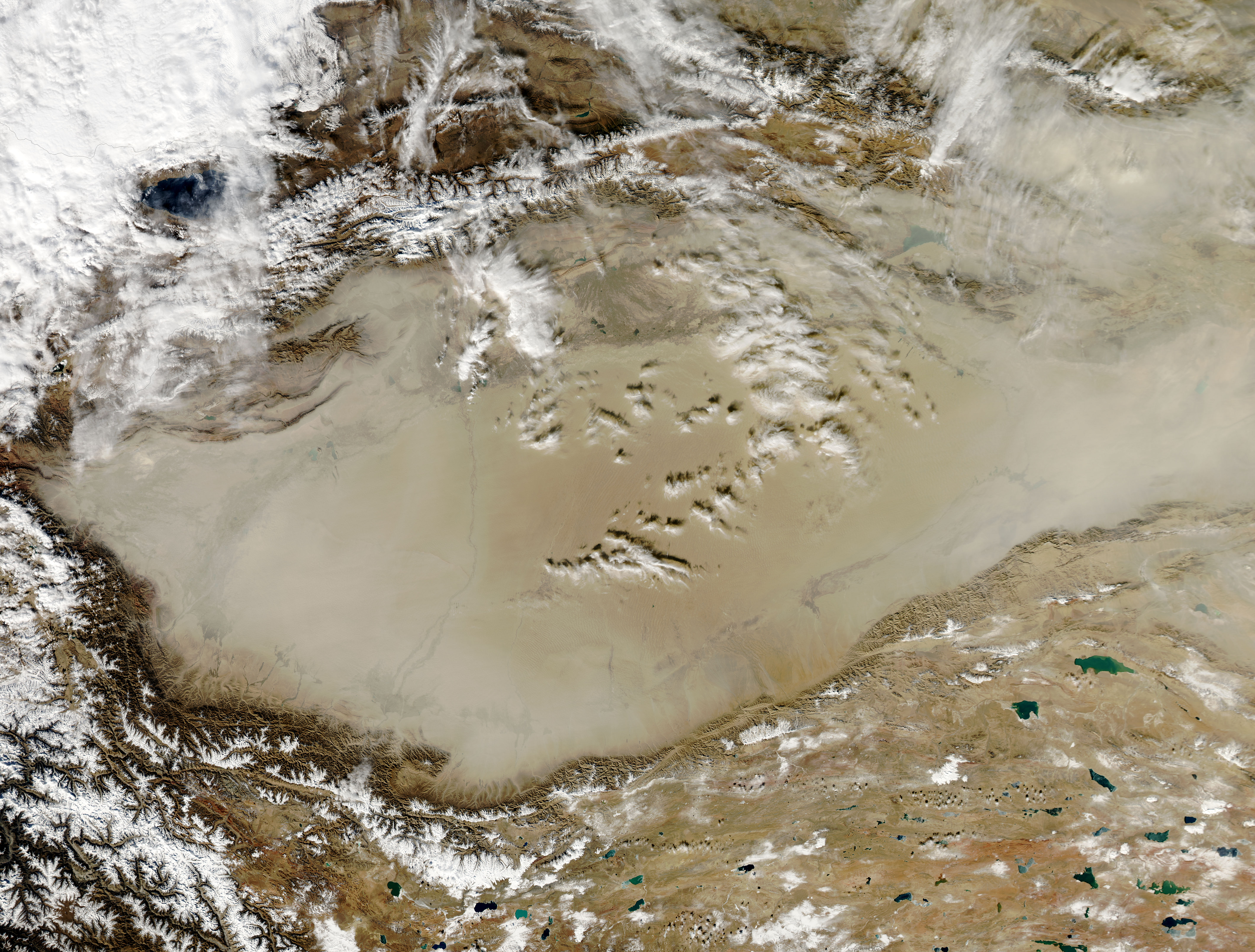 Dust storm in Taklimakan Desert, Western China - related image preview