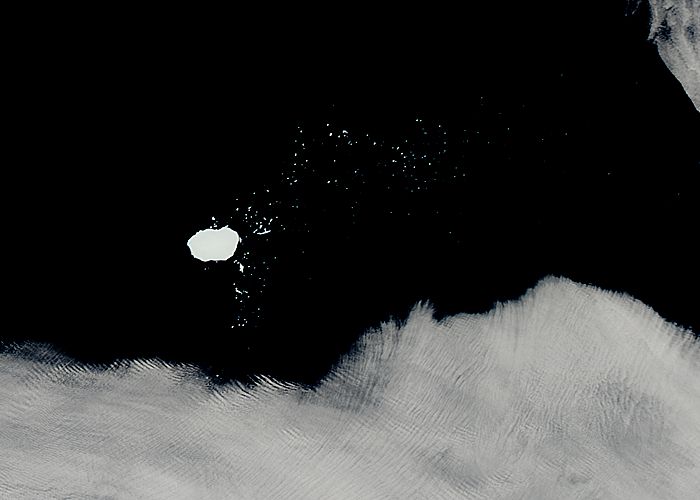 Iceberg C19C in the South Atlantic Ocean - related image preview