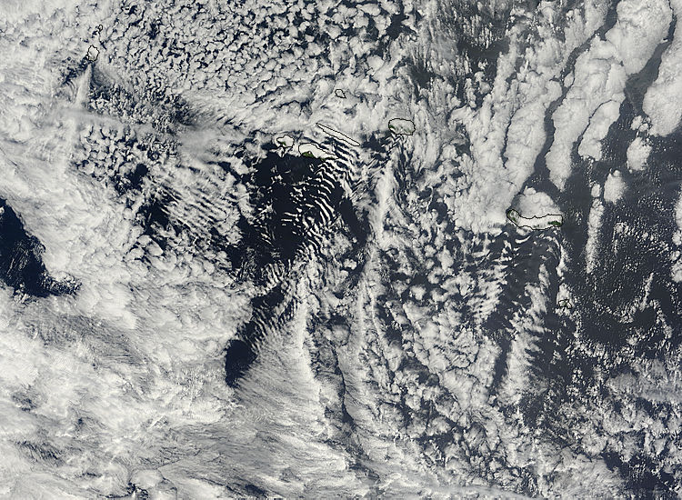 Ship-wave-shape wave clouds induced by the Azores - related image preview