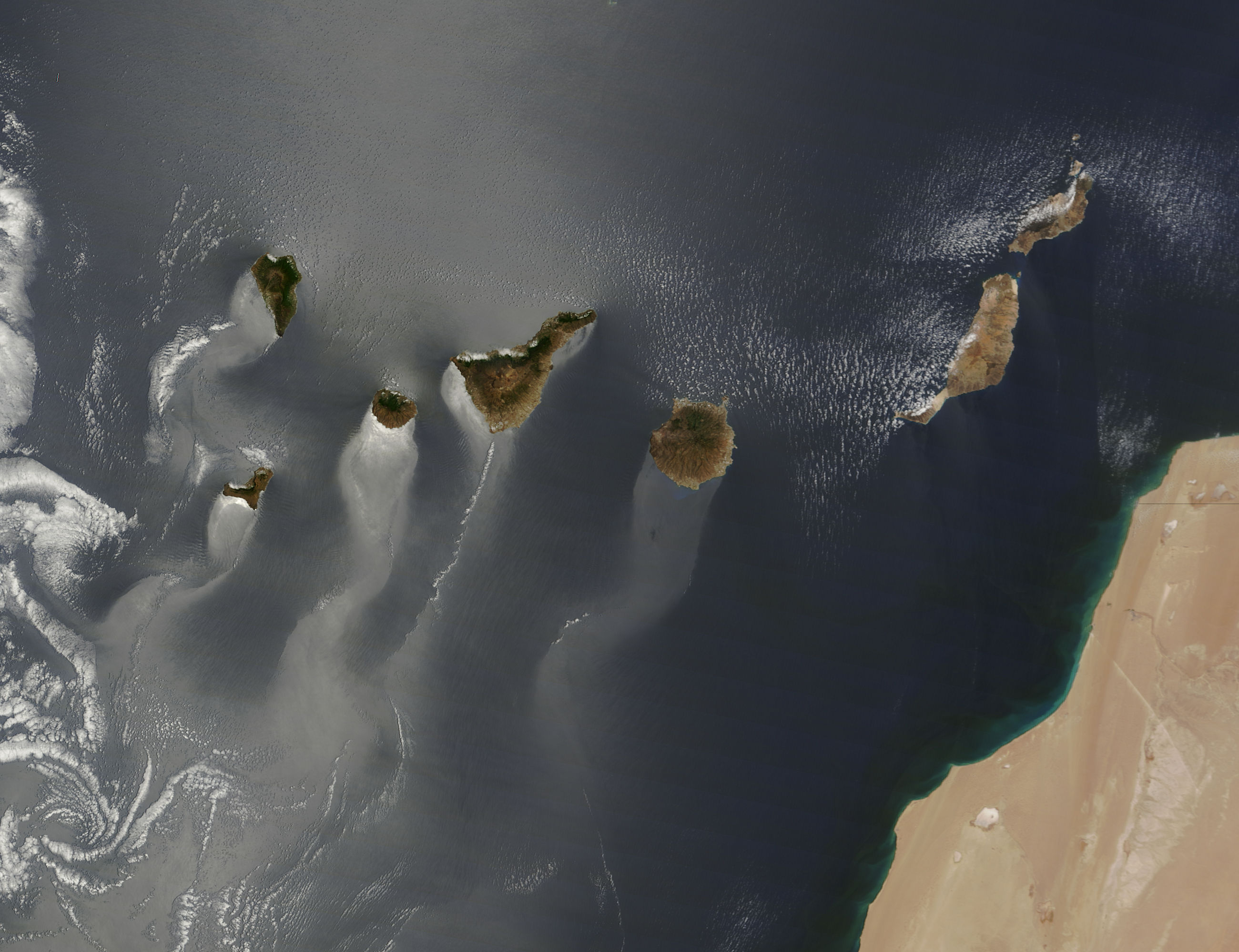Sunglint patterns off the Canary Islands - related image preview