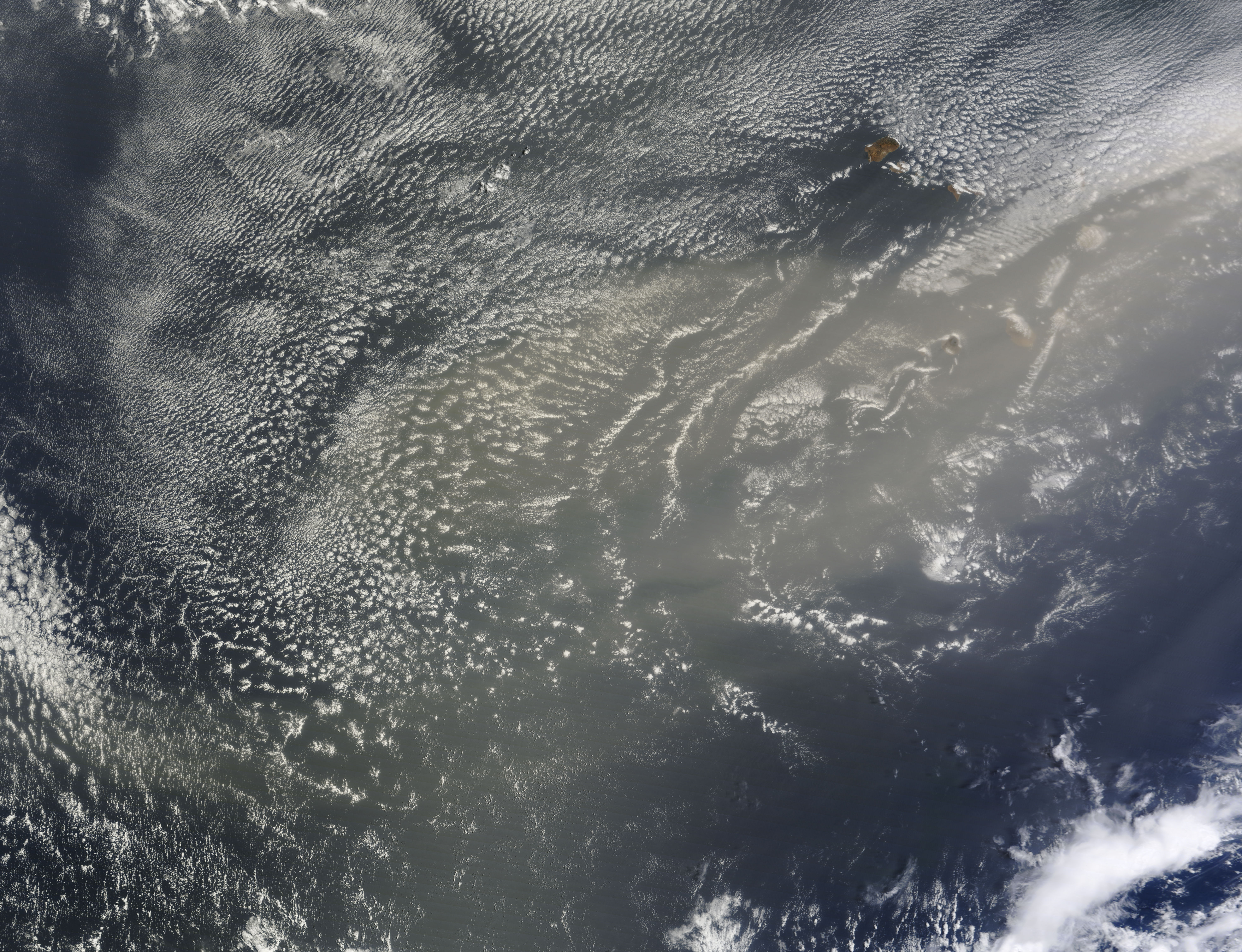 Saharan dust over the Atlantic Ocean - related image preview