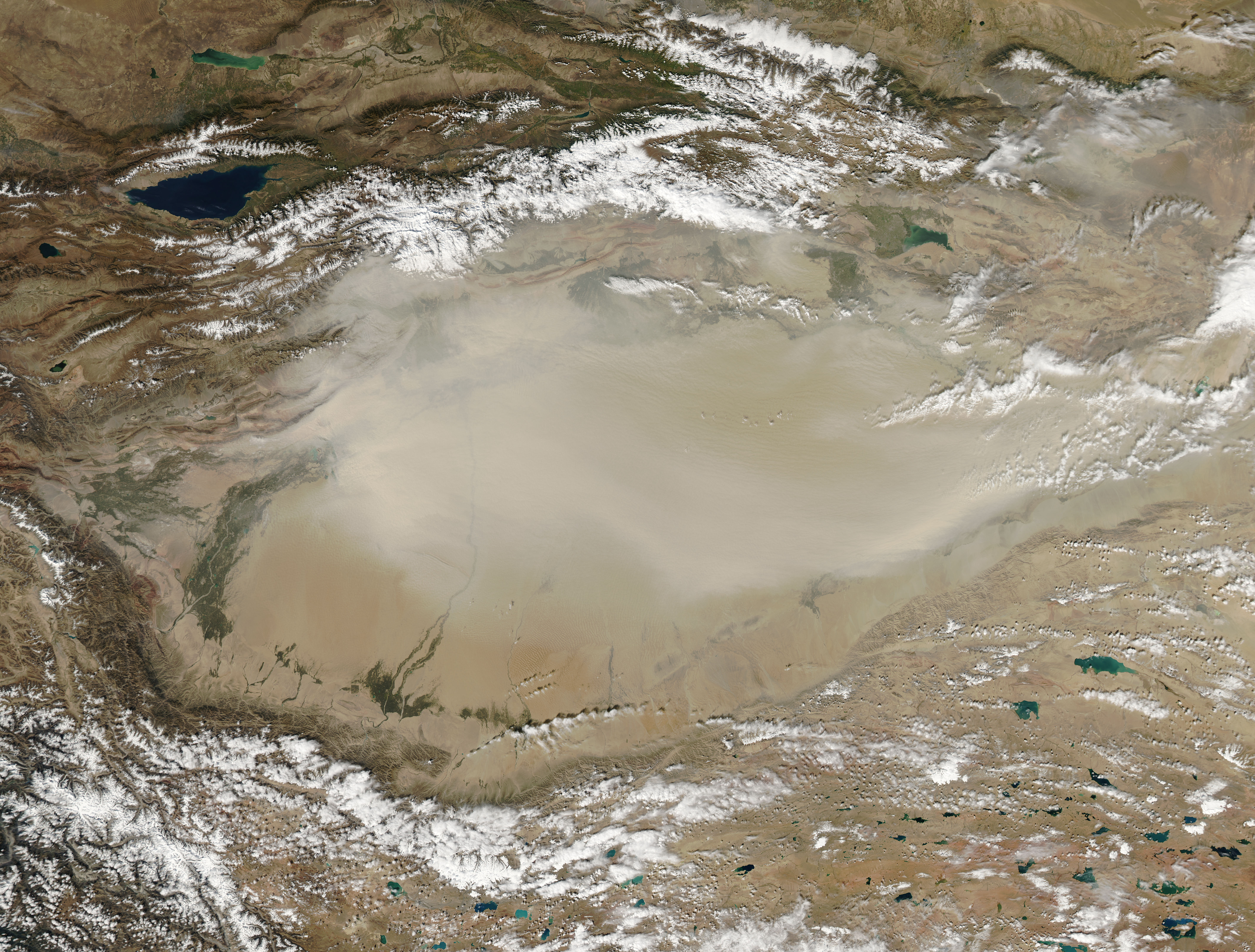 Dust storm in Taklimakan Desert, western China - related image preview