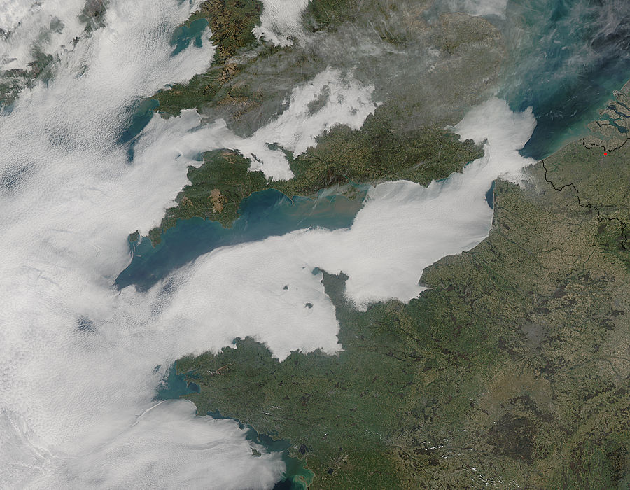 Low clouds over the English Channel - related image preview