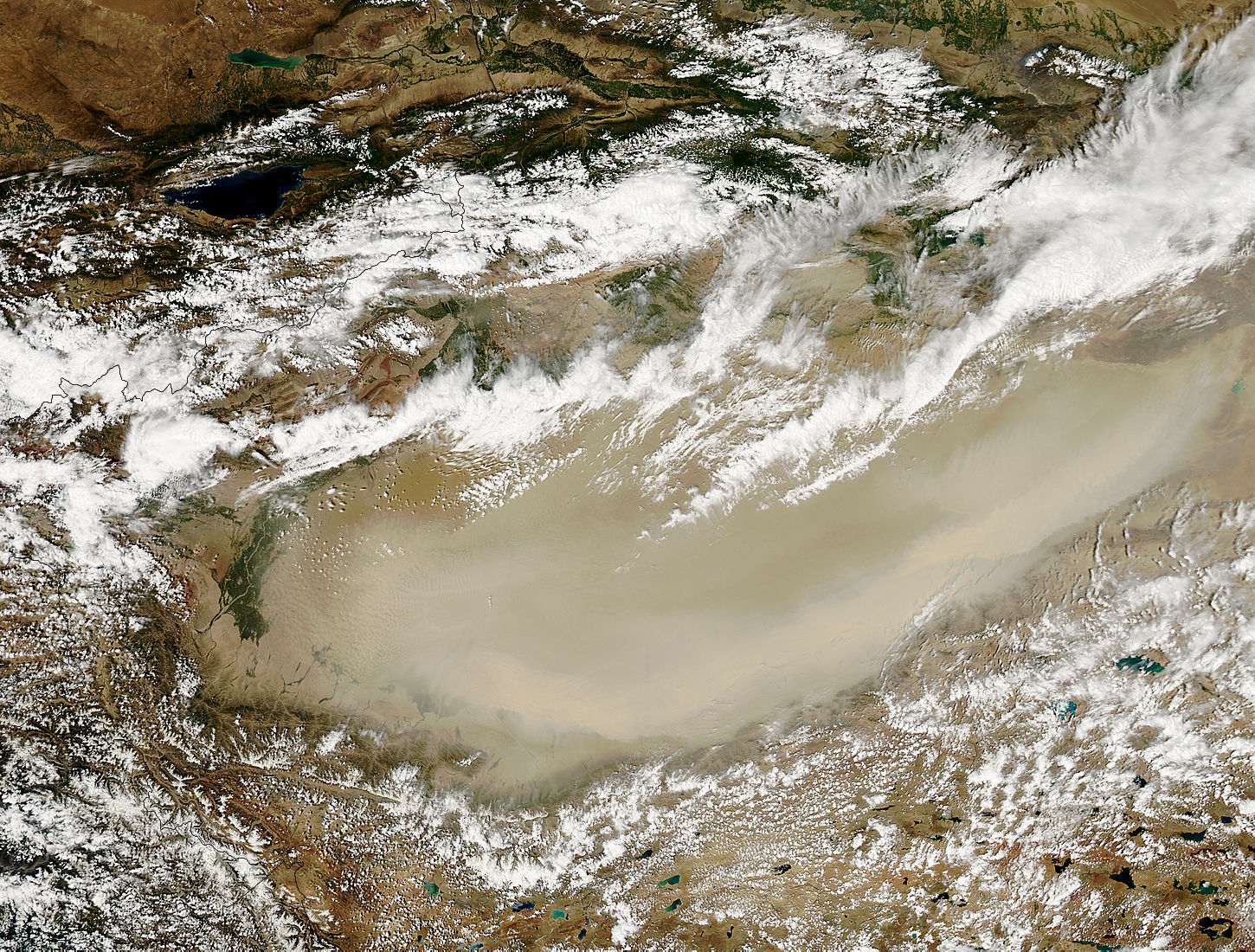 Dust storm in Taklimakan Desert, Western China - image thumbnail