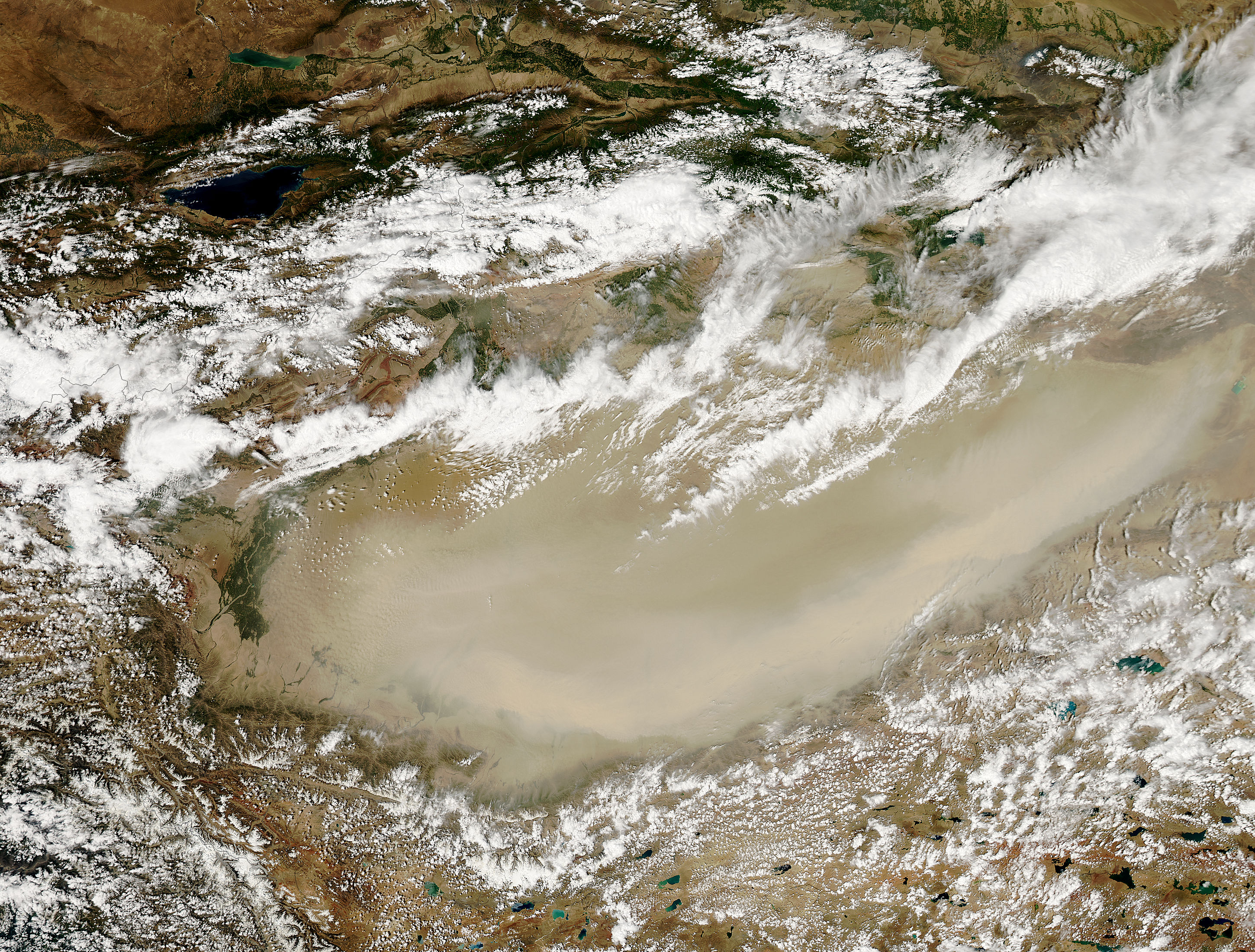 Dust storm in Taklimakan Desert, Western China - related imagethumbnail