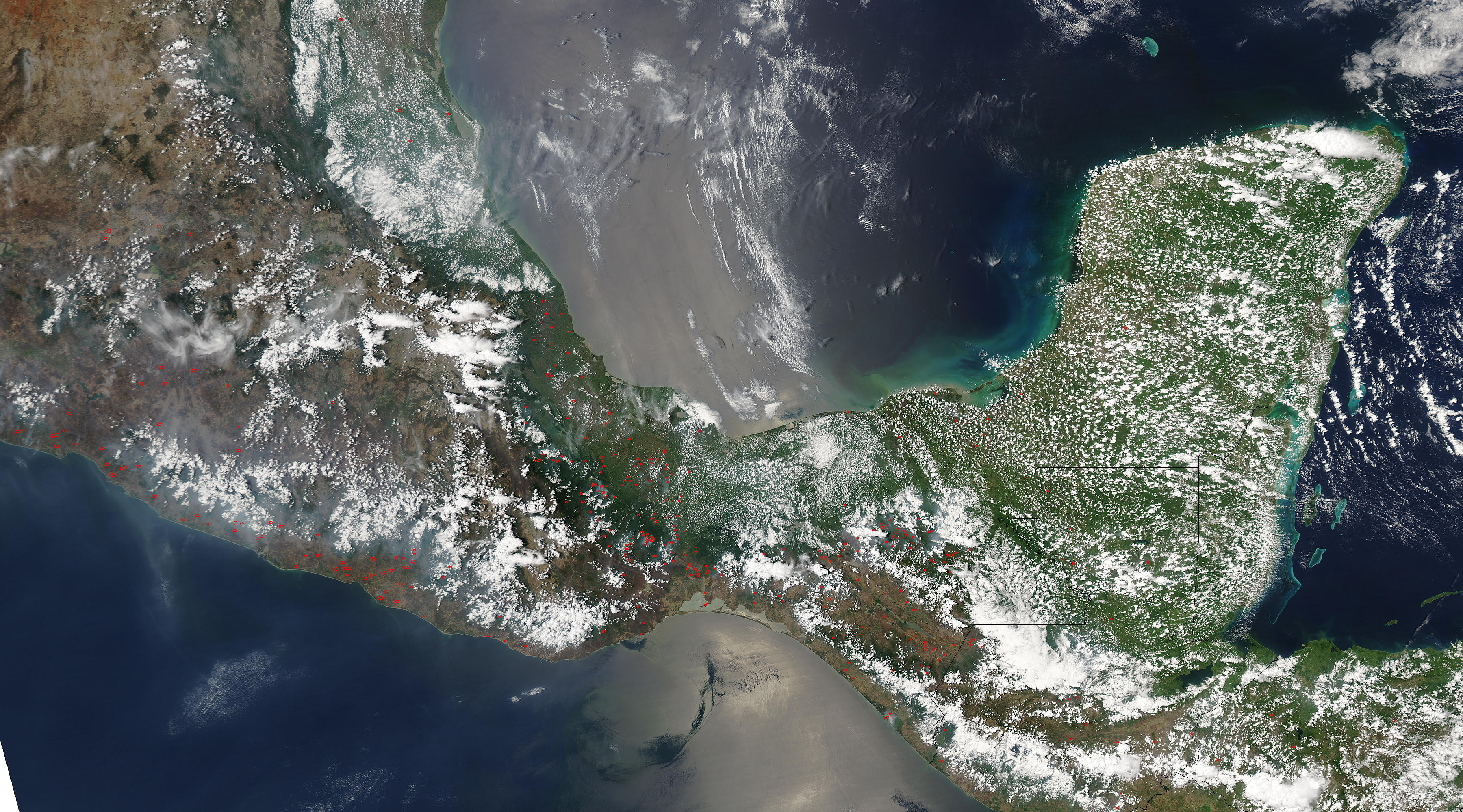 Фото со спутника в реальном времени. Полуостров Юкатан океан. Полуостров Юкатан из космоса. Полуостров Юкатан из космосс. Космический снимок.